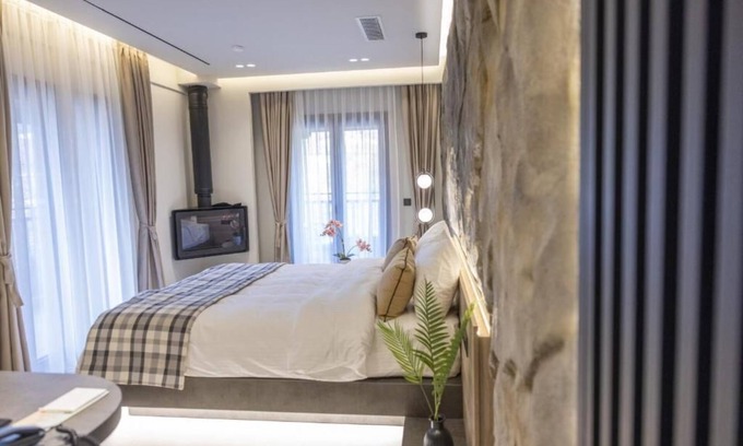 Kalambaka Apartment | Polyzos Luxury Suites Meteora #3 - Adults Friendly