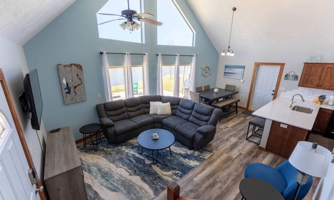 Spirit Lake Cabin | Pond House #48 w/Waterpark & Golf Cart