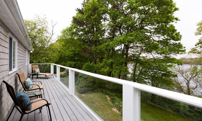 West Barnstable House | Pond Lily - Recently Remodeled Waterfront 3 Bedroom