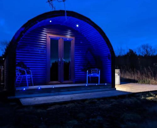 Kelty Cabin | Pond View Pod 3 With Private Hot Tub -Fife - Loch Leven - Lomond Hills