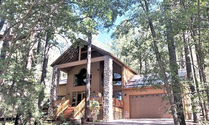 Pinetop Cabin | Ponderosa Lodge 2 Bd Rm Plus Loft, Huge Windows, Enclosed Deck, Wooded 1/2 Acre