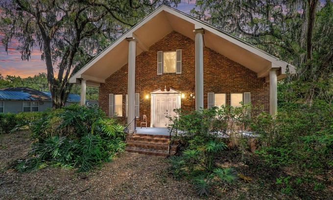 Gainesville House | Ponderosa, off the beaten path but 15 minutes to Gainesville!