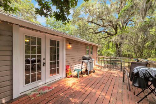Gainesville House | Ponderosa Off The Beaten Path farmhouse