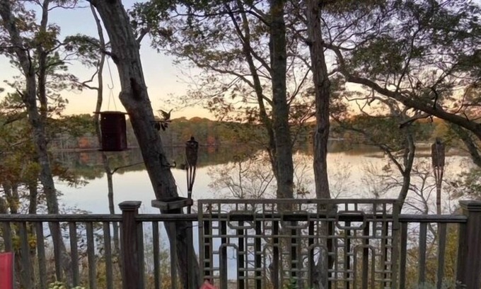 Brewster Cottage | Pondside retreat with hot tub