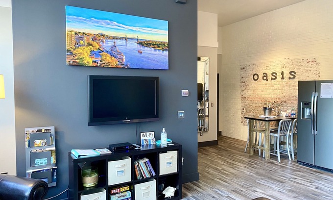 Downtown Wilmington Condo | Pontiac Oasis in the ❤️ of Downtown Wilmington