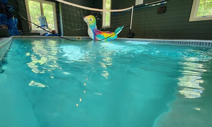 McHenry House | Pool, 6min to WISP, 10min to shopping; lakefront