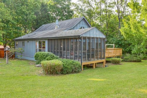 The Woods House | Pool Access Peaceful Cabin in The Woods Resort!