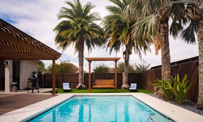 Palmhurst House | Pool | Basketball Court | Pool Table | 6 beds