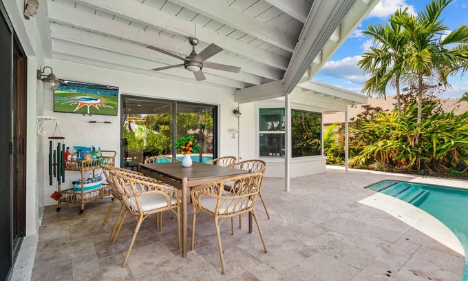 Boynton Beach House | Pool | Grateful Dead Inspired | Putting Green Fun