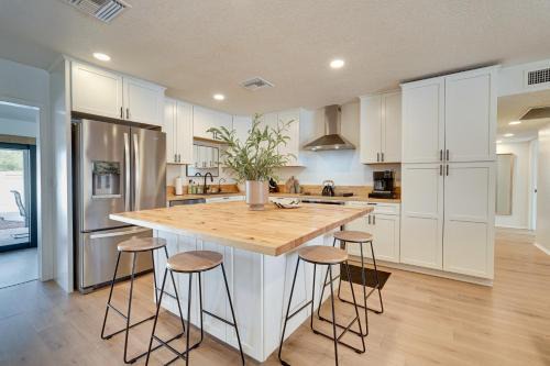 Lake Havasu City House | Pool, Grill and Fire Pit Pet-Friendly Arizona Home