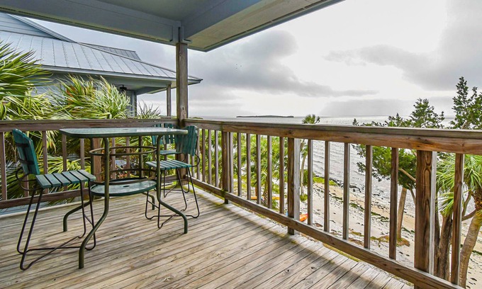 Cedar Key Condo | Pool Hot Tub Beach Ocean View Bird Watching