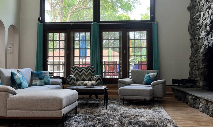 Garland House | Pool/Hot Tub/Theatre/Basketball-La Casa Blanca