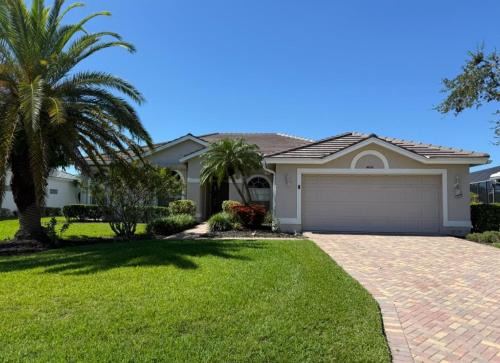 Sarasota House | Pool House On Golf Course