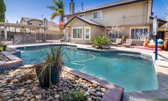 Elk Grove House | Pool house w/ movie room, pool table, poker table