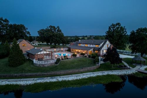 De Soto House | Pool, Lake and Patio Sweeping De Soto Estate