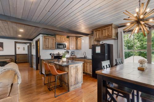 Bryant House | Pool Lodge with amazing views