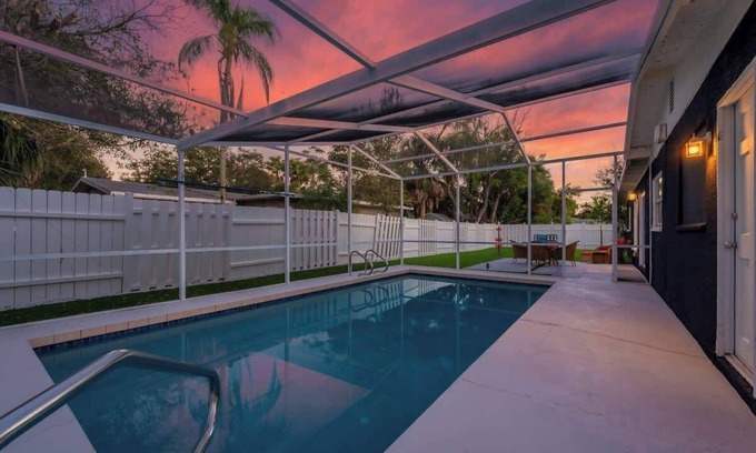 Arlington Park House | Pool - Near Beach - Outdoor Games for Family - Close to DT