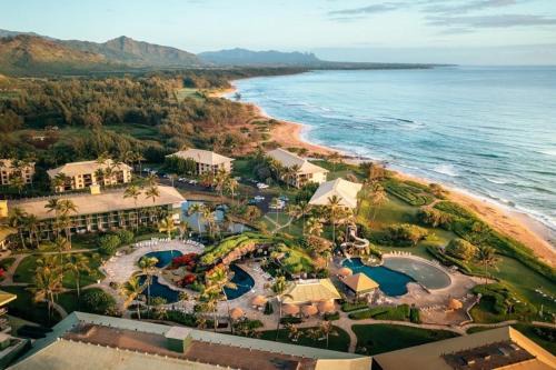 Hanamaulu Apartment | Pool Oceanview Room, 4 star Beachfront Resort, King Bed, Lanai, AC, Pool, Restaurant, Gym, Spa