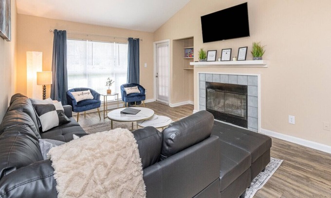 Rock Hill Condo | ☆Pool+Parks☆2 min drive⇢grocery+dining+attractions