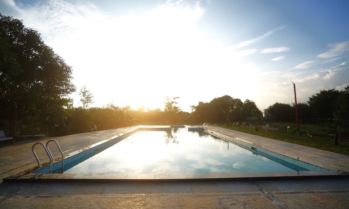 Hyderabad Other | POOL PARTIES,GARDEN PARTIES, with 5 king size bed rooms and a massive huge pool.
