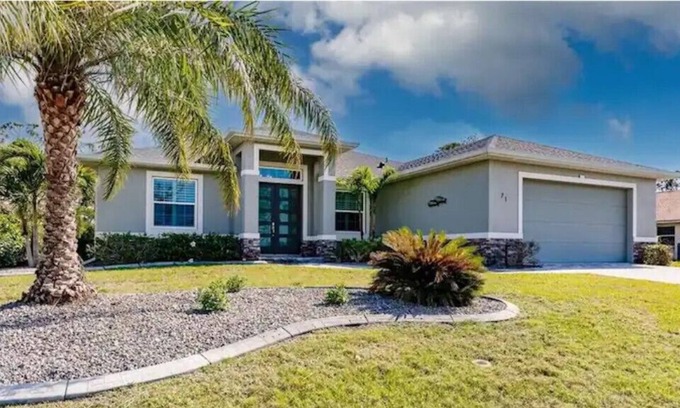 Pine Valley House | Pool, Pizza, Popcorn-Paradise!