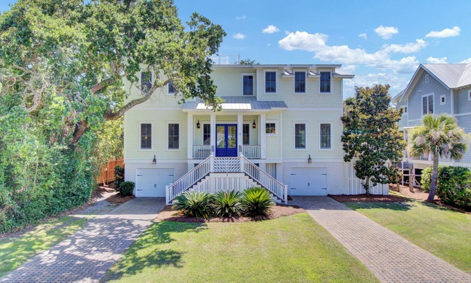 Isle of Palms House | POOL, ROOF DECK, ELEVATOR, 5 MIN TO THE SURF!
