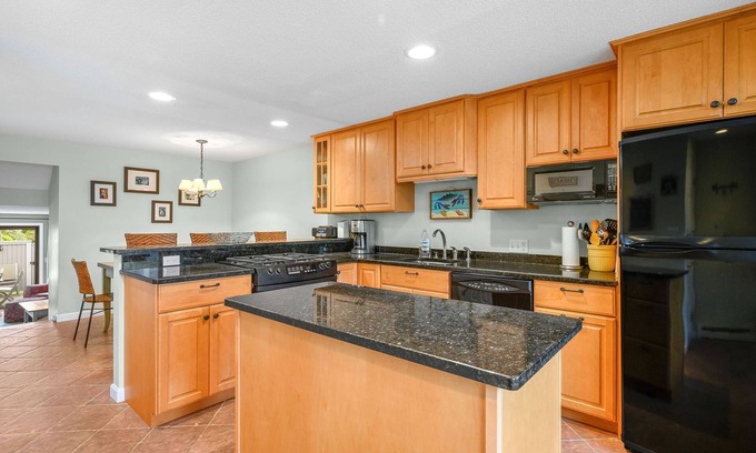 Hyannis Condo | Pool Side condo. private beach. 2 bedroom 2.5 bath, sleeps 4+