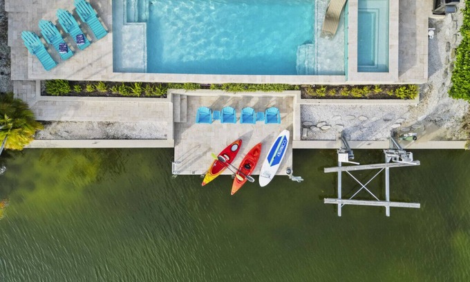 Fort Myers House | Pool, Spa, Kayaks, Bikes, Fishing gear & More