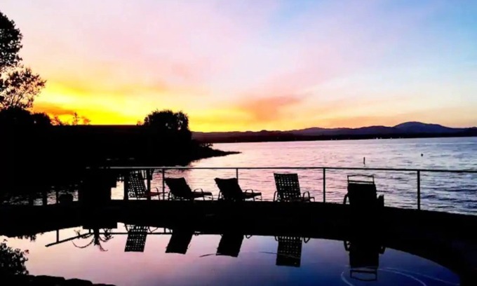 Lakeport House | Pool/Spa Lakefront, Lakeport, Clearlake, King Ste W/dock for fishing or boating.