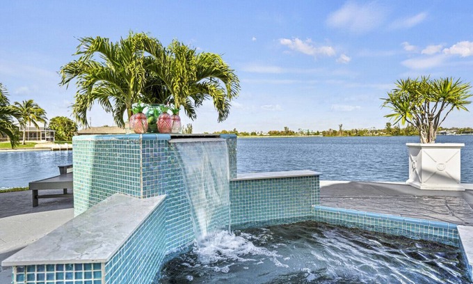 Cape Coral House | Pool, Spa, Sunsets, Kayaks, Bikes, Fishing gear