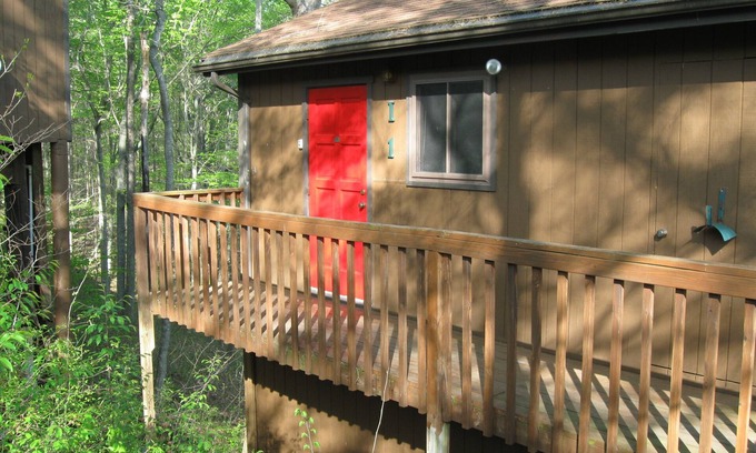 Jamestown Condo | Pool still OPEN! “Treehouse" 2-Bedroom Condo inside Lake Cumberland State Park