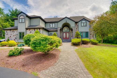 Niskayuna House | Pool Table and Deck Luxury Mansion in Niskayuna!