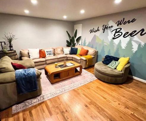 South Westminster House | Pool Table, Arcade, Lounge - Beer Inspired BnB