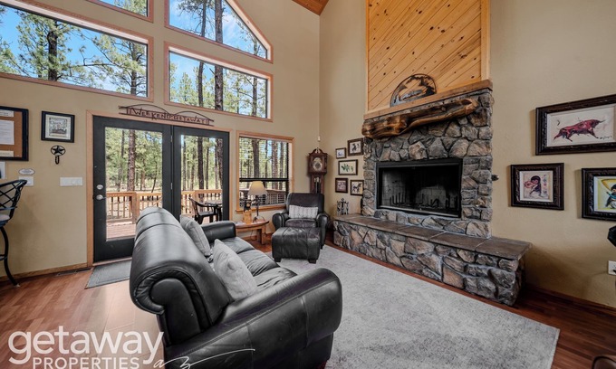 Pinetop Cabin | Pool Table | Forest Views | Fireplace | BBQ Deck