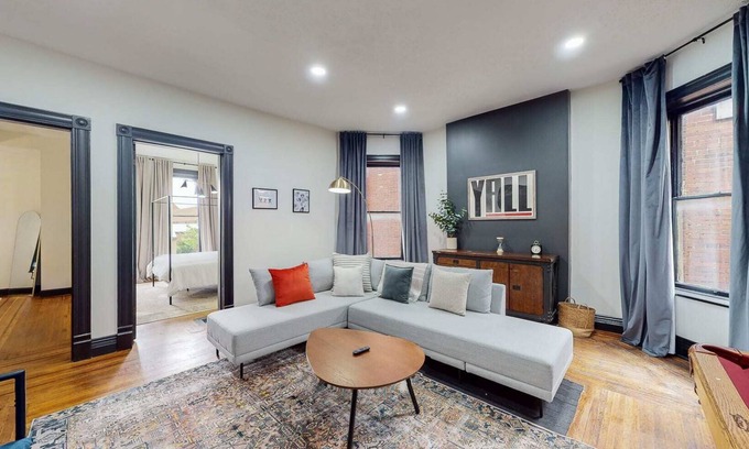 Old Louisville Apartment | Pool Table|King Beds|0.6 miles from UofL|Downtown