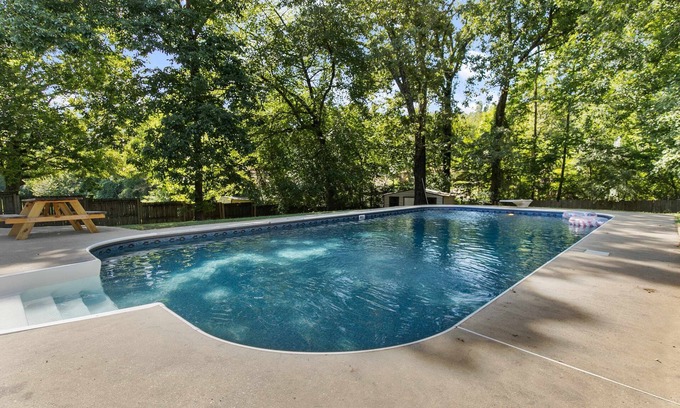 Forestdale House | Pool & Two Kitchens! Family Friendly in Forestdale
