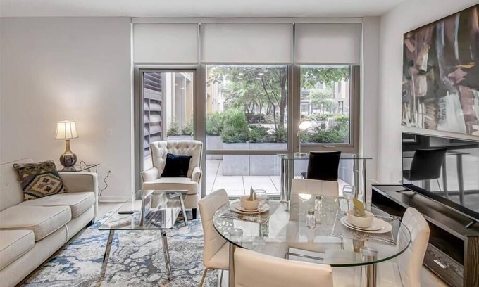 Buzzard Point Apartment | Pool, Wifi, AC |Navy Yard 1BR nr Metro & Union Station