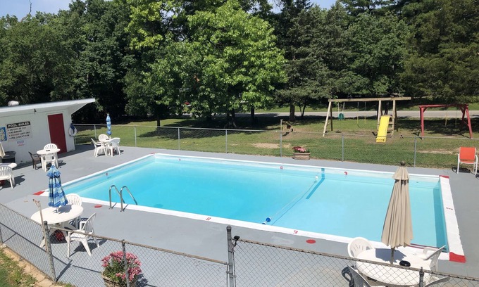Indian Point Apartment | Poolside 2nd floor Studio 115