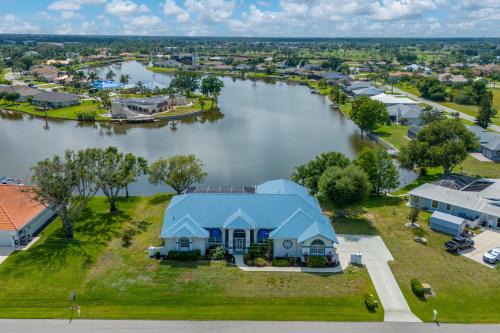 Lake Suzy House | Poolside Bliss and Lake Fun Florida Getaway!