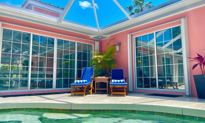Venice Gardens House | Poolside Garden Oasis Beach House in Venice