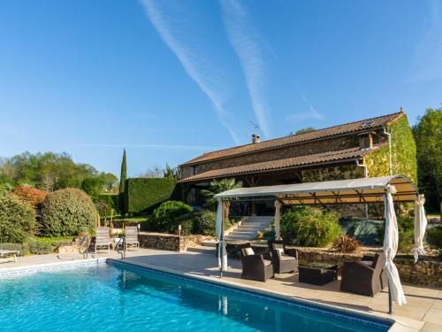 Salles-de-Belves House | Poolside Haven in Salles
