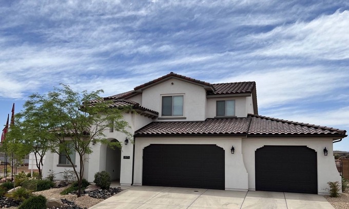 Washington House | Poolside Luxury Home - 5BR 4BA