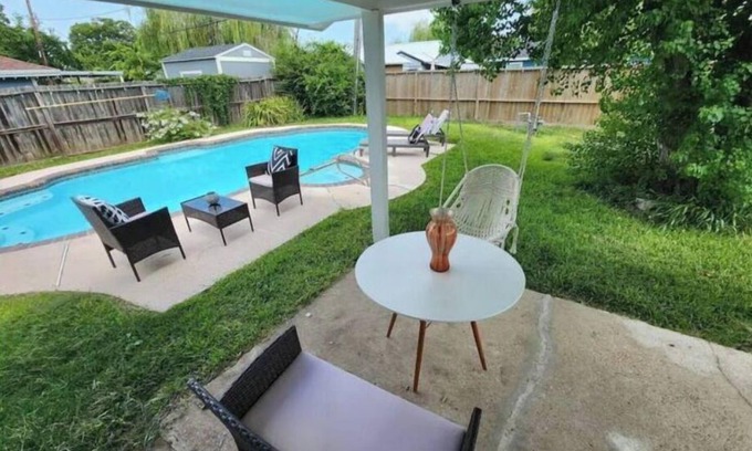 Houston House | Poolside Oasis