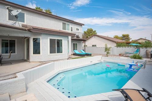 Green Valley North House | Poolside Paradise on the Strip