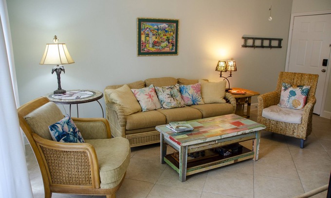 Galveston Condo | Poolside Paradise on the Seawall