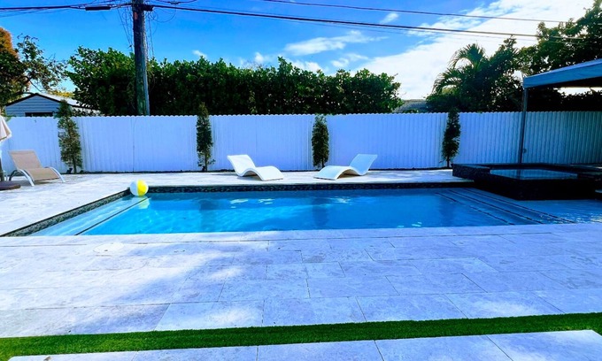 Ludlam House | Poolside Retreat Haven close to MIA Airport