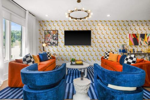 Eighth Avenue House | POP Art Retreat on Legendary 8th - Walk Everywhere