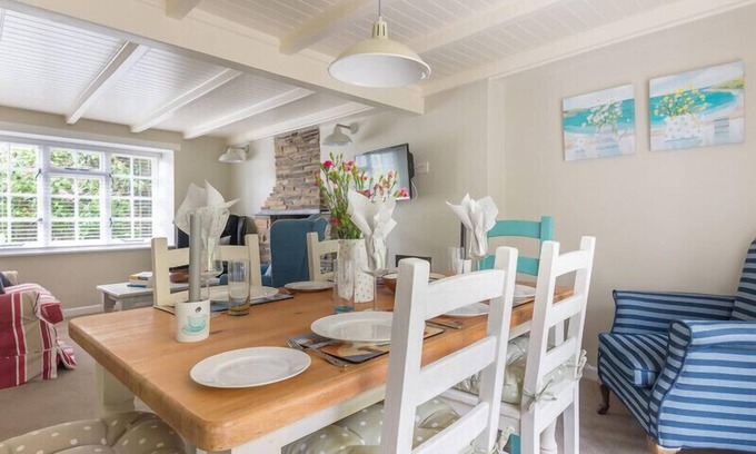 Port Isaac Cottage | POPLAR COTTAGE, pet friendly, with open fire in Port Isaac