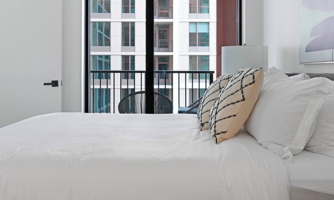 Southwest Apartment | PoplarHouse 1BD 2 - One Bedroom Apartment, Sleeps 2