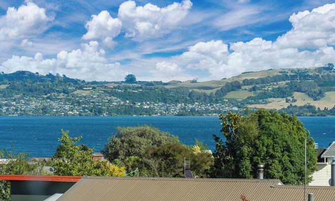 Richmond Heights House | Poppy's Bach - Lake Taupo Holiday Home